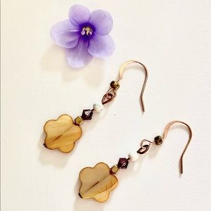 Shell flower dangle earrings with swarovski amethyst crystal.